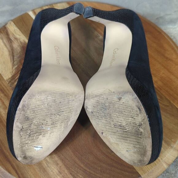 Calvin Klein Kendall Black Suede Snake Embossed Heel Platform Pumps Size 8M - Picture 10 of 16